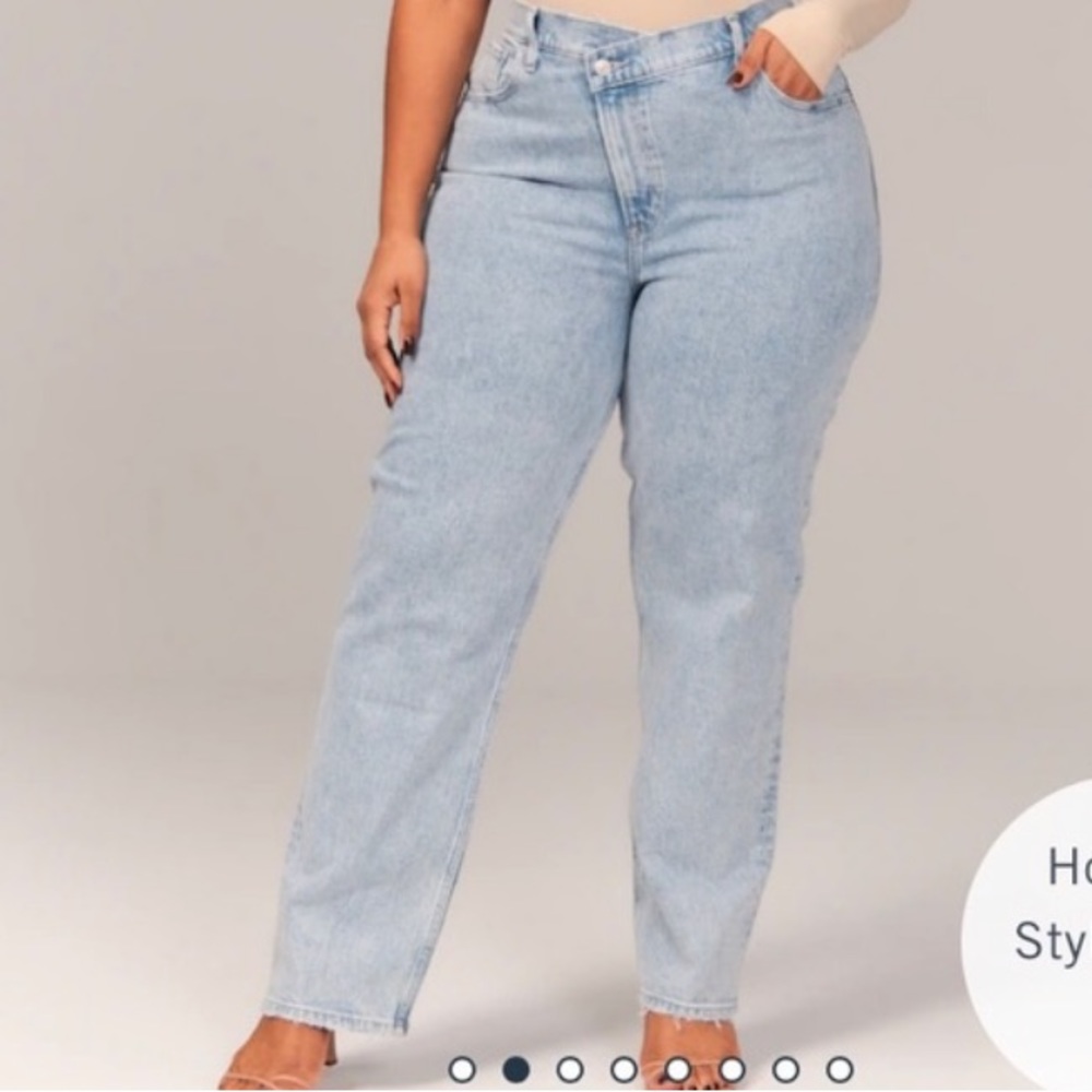 Abercrombie & Fitch Curve Love The 90's Straight Ultra High Rise Jeans 3…